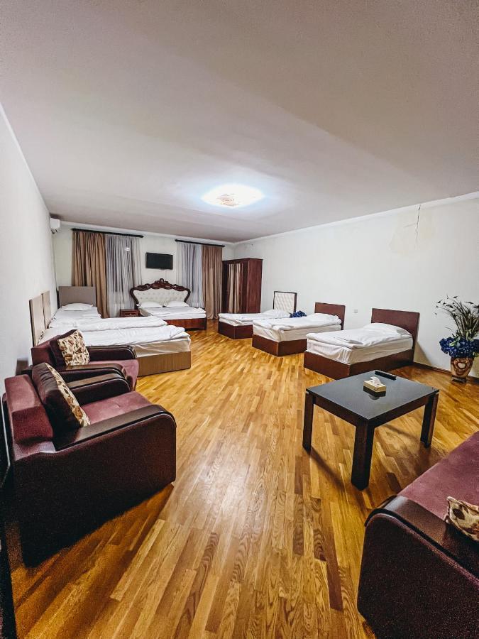 Castle Family Hotel Jerevan Eksteriør billede