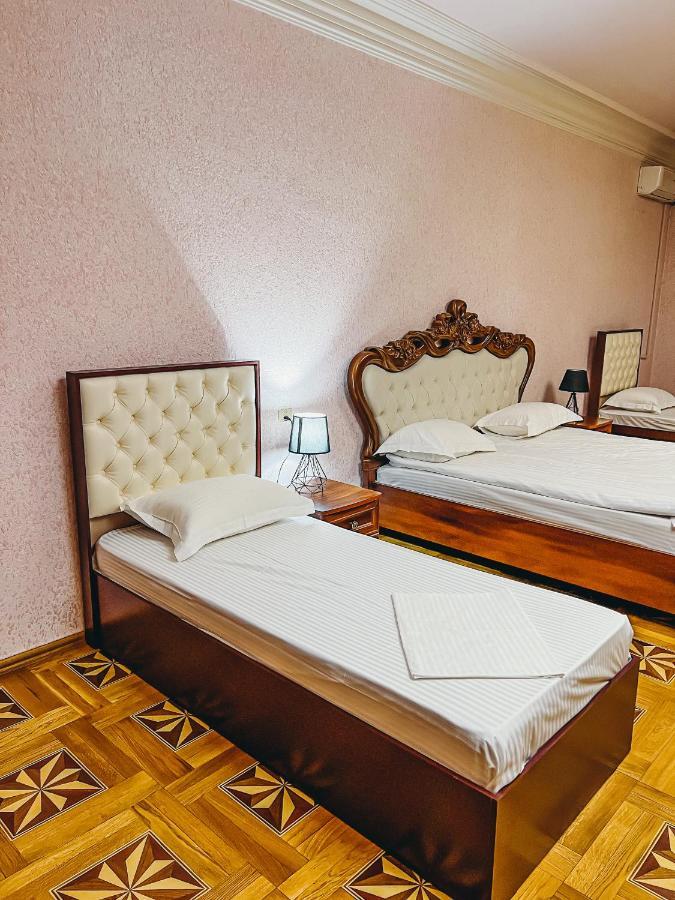 Castle Family Hotel Jerevan Eksteriør billede