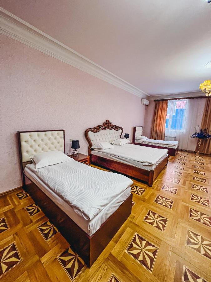 Castle Family Hotel Jerevan Eksteriør billede