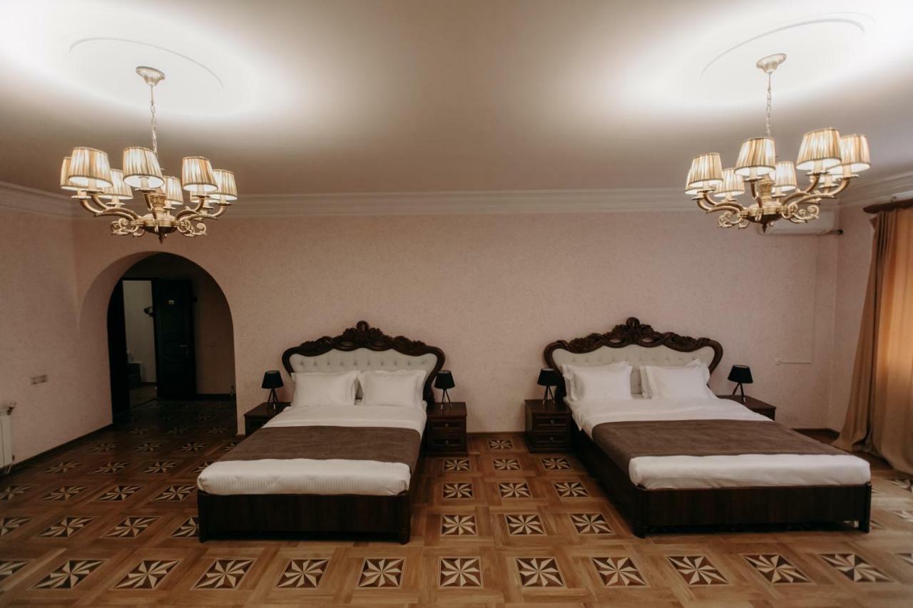Castle Family Hotel Jerevan Eksteriør billede