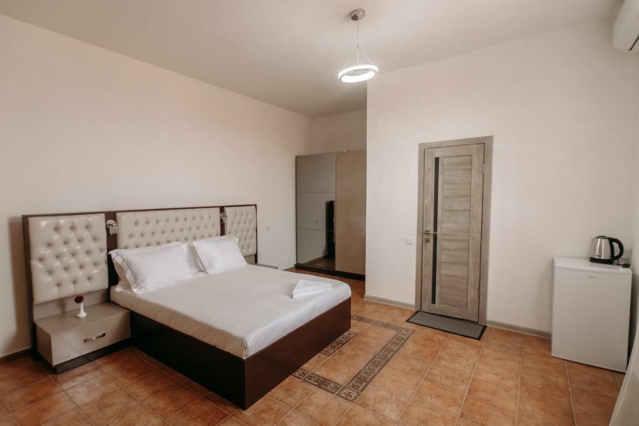 Castle Family Hotel Jerevan Eksteriør billede