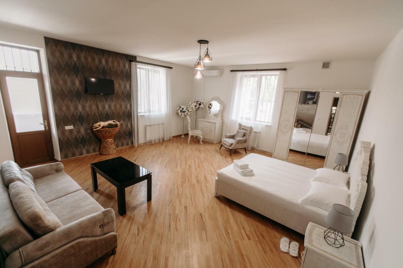 Castle Family Hotel Jerevan Eksteriør billede