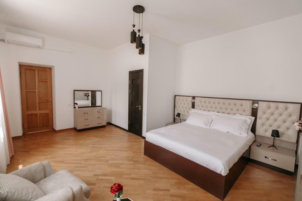 Castle Family Hotel Jerevan Eksteriør billede