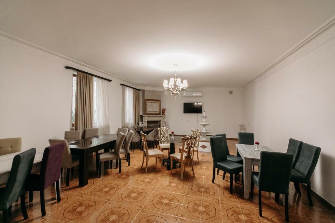 Castle Family Hotel Jerevan Eksteriør billede